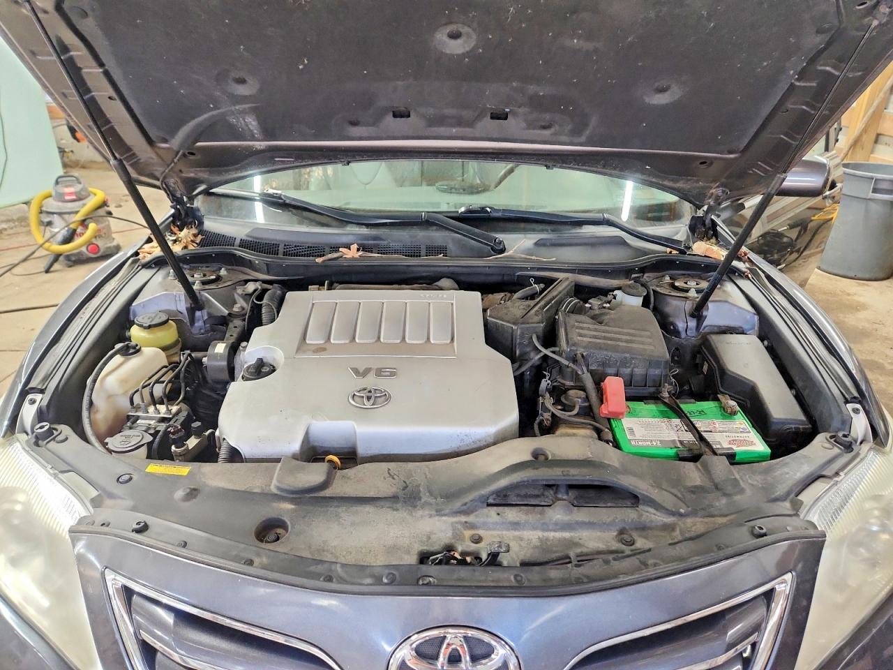 2011 TOYOTA CAMRY SE photo 21