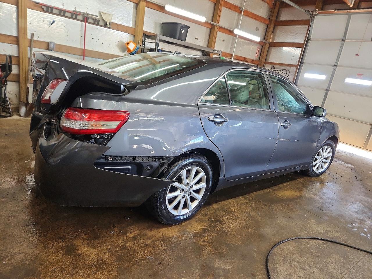 2011 TOYOTA CAMRY SE photo 5