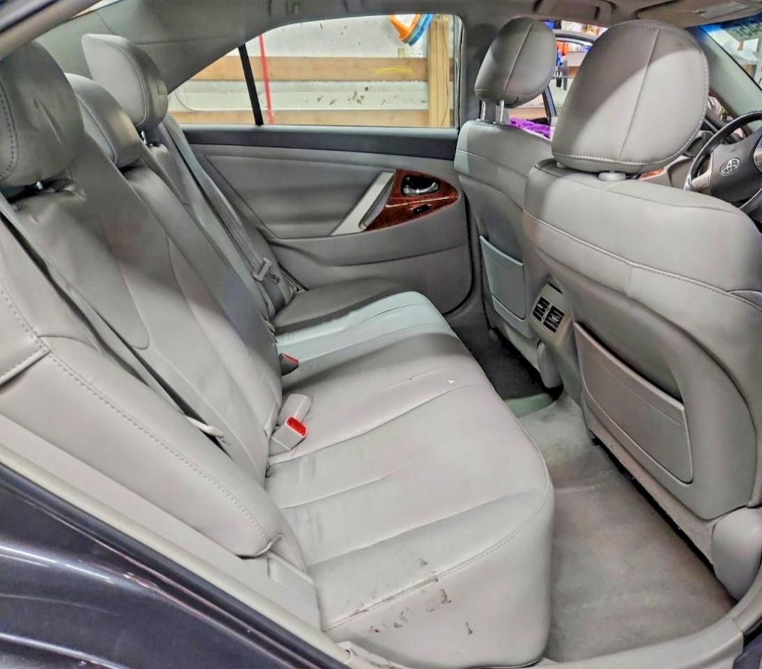 2011 TOYOTA CAMRY SE photo 19