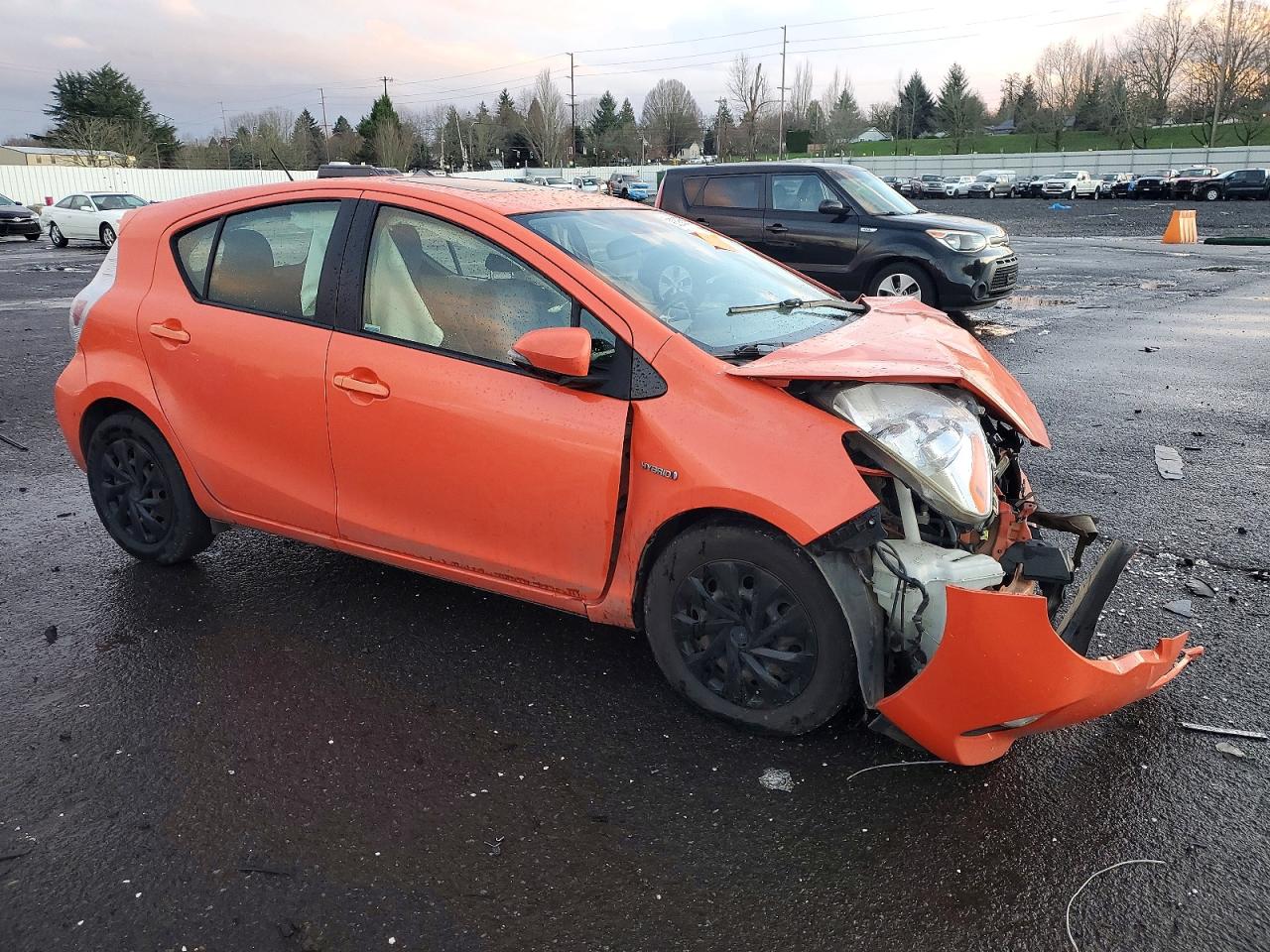 2012 TOYOTA PRIUS C THREE photo 4