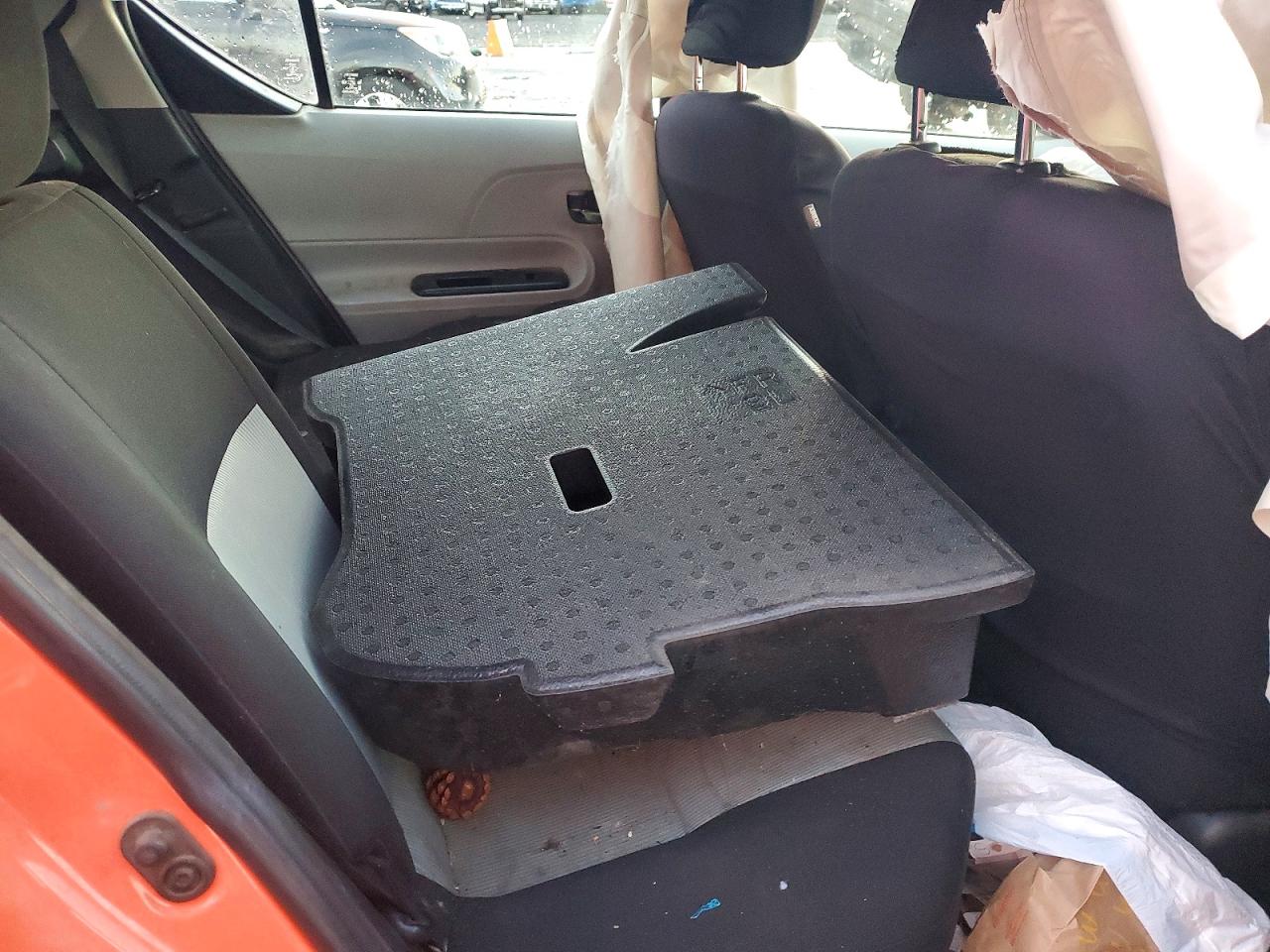 2012 TOYOTA PRIUS C THREE photo 10