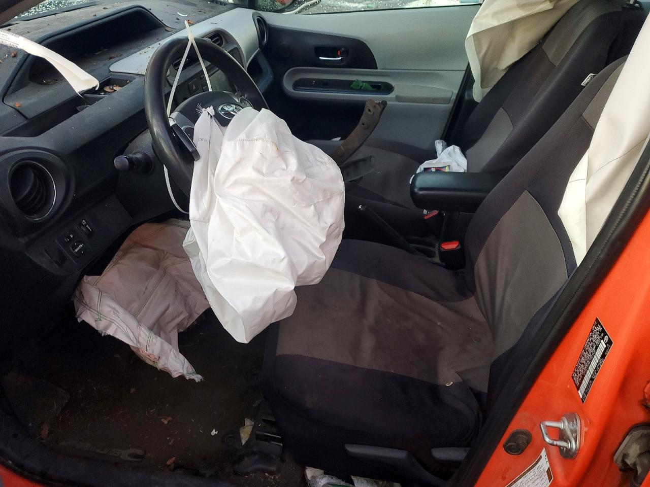 2012 TOYOTA PRIUS C THREE photo 7