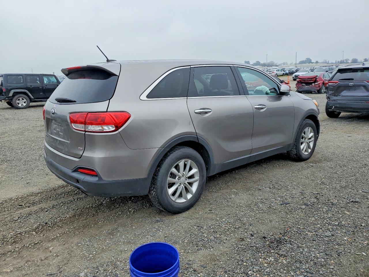2017 KIA SORENTO LX photo 5