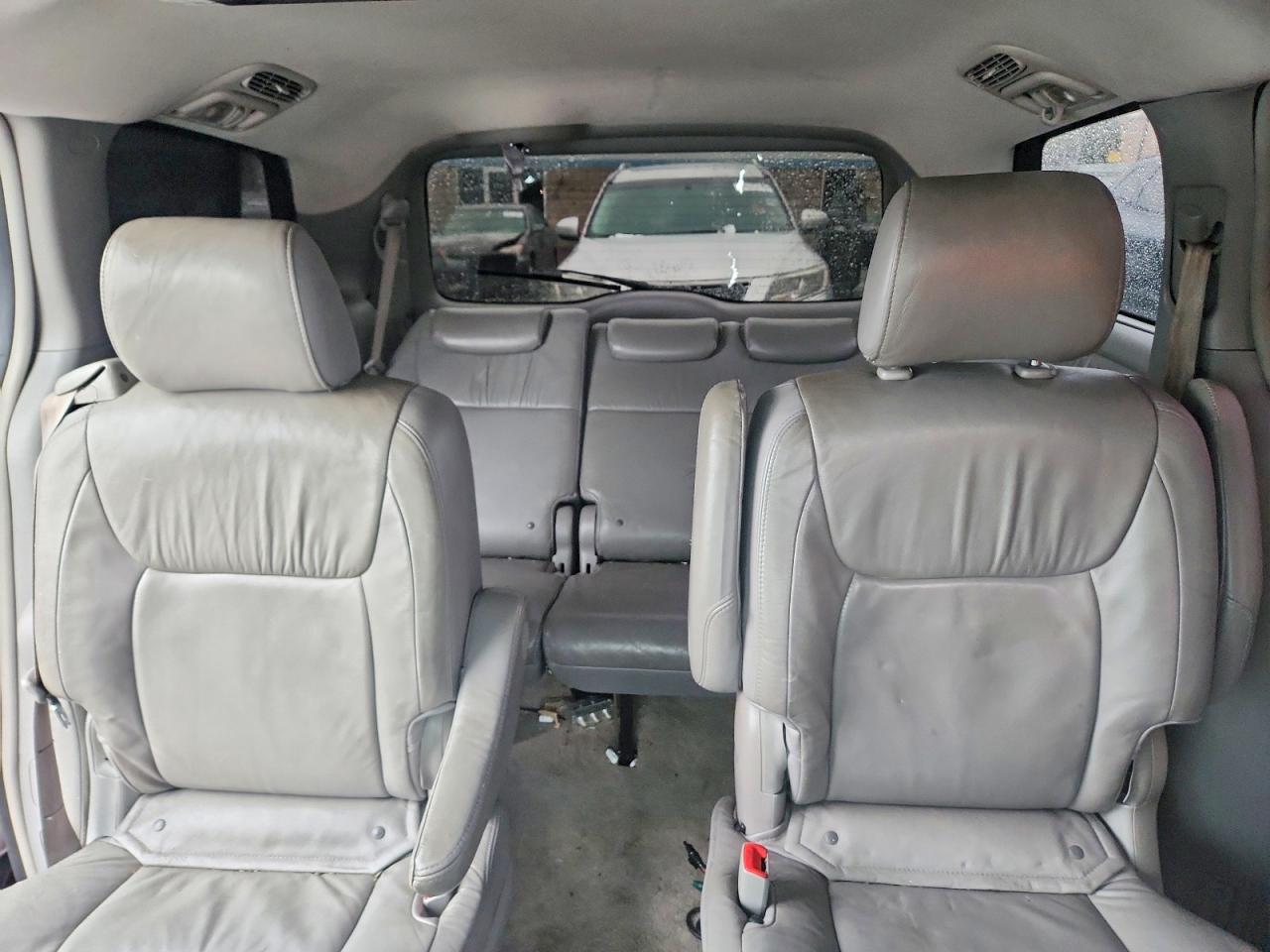 2008 TOYOTA SIENNA XLE photo 28