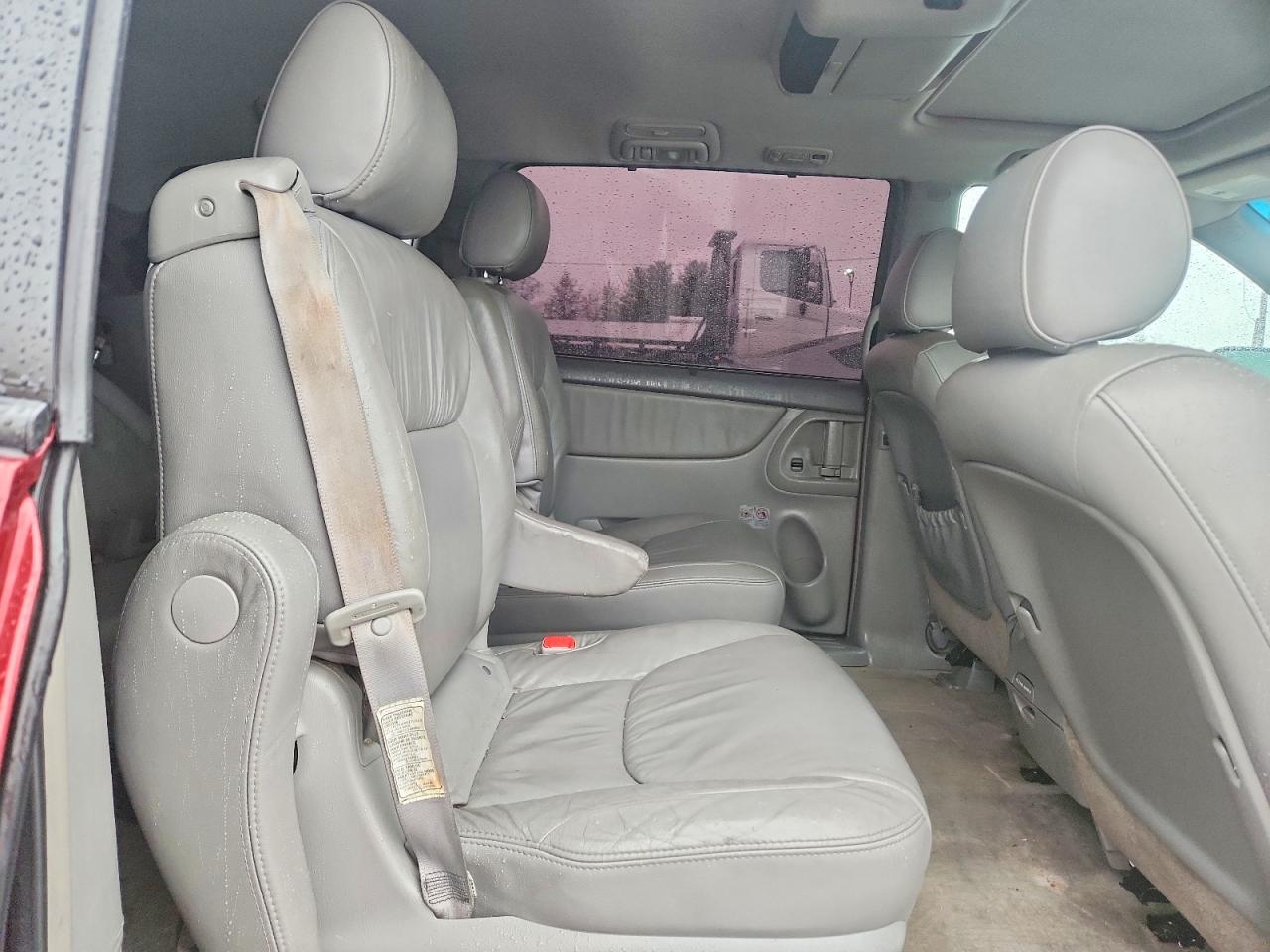 2008 TOYOTA SIENNA XLE photo 31