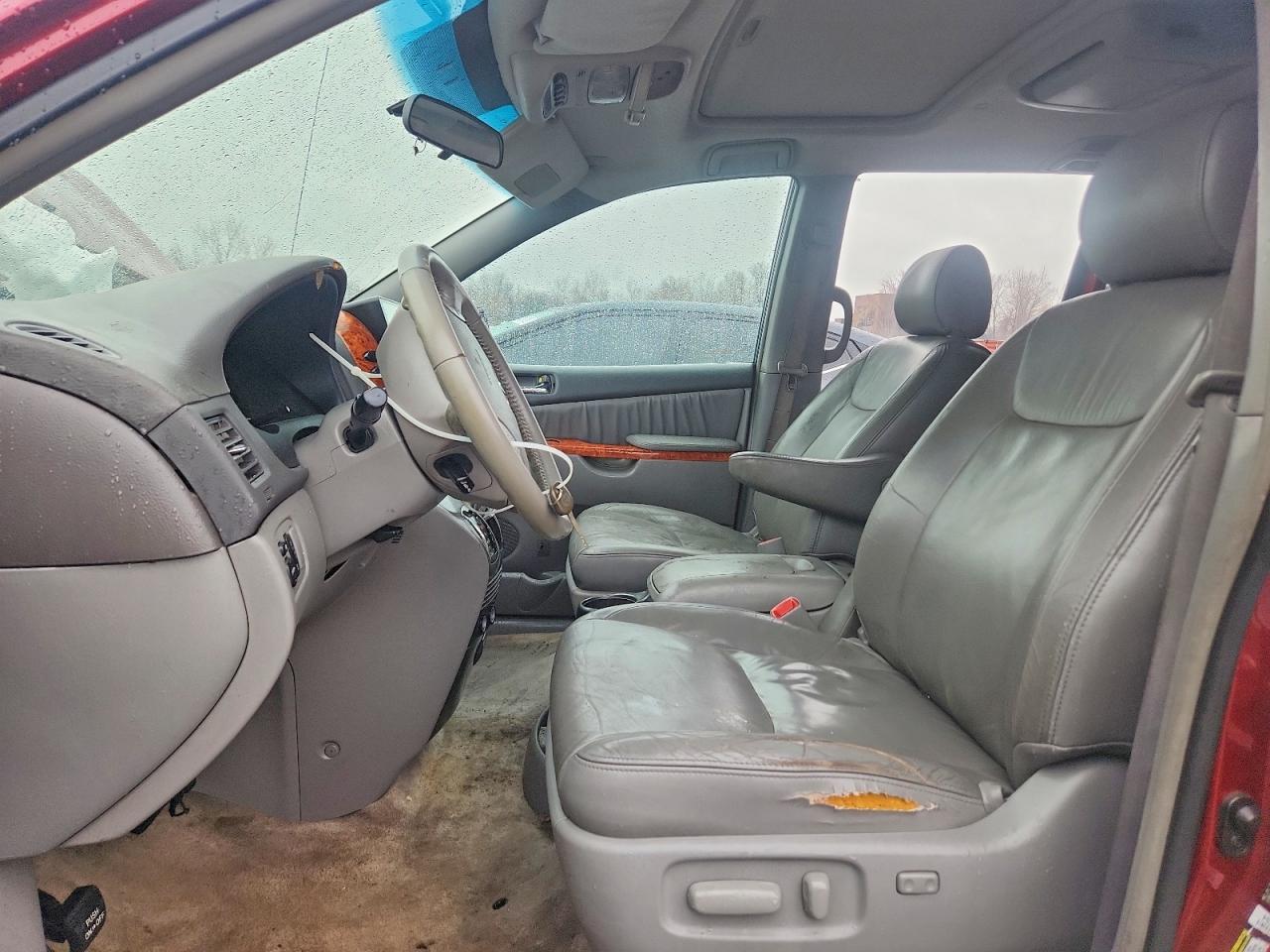 2008 TOYOTA SIENNA XLE photo 19