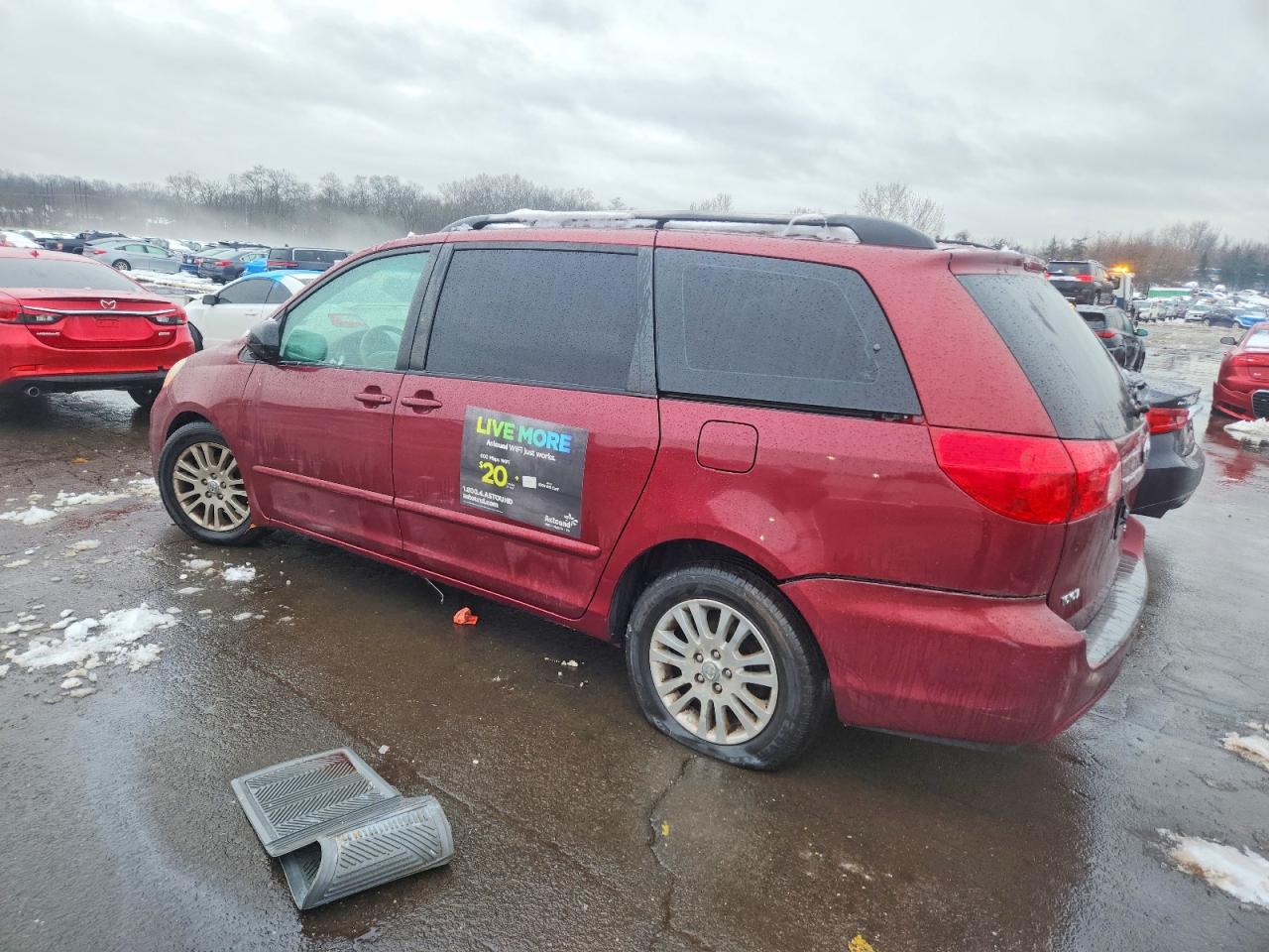 2008 TOYOTA SIENNA XLE photo 4