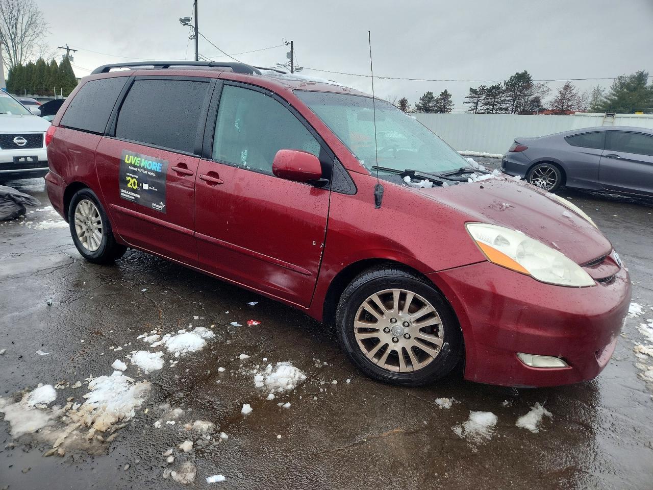 2008 TOYOTA SIENNA XLE photo 10