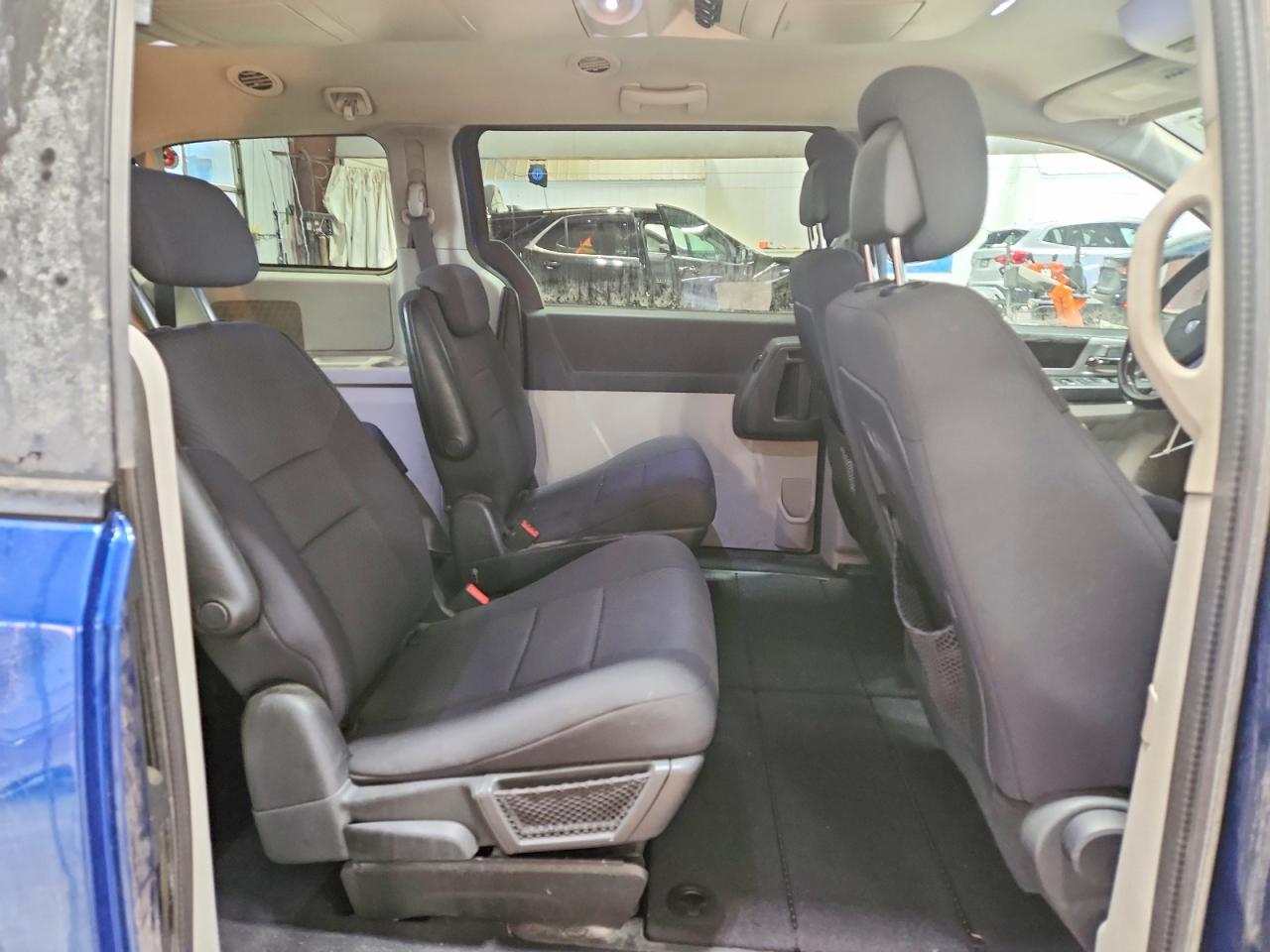 2010 DODGE GRAND CARAVAN SXT photo 11