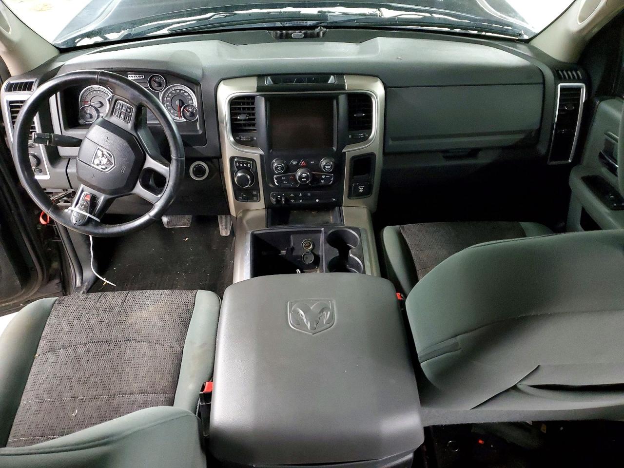 2015 RAM 1500 SLT photo 15
