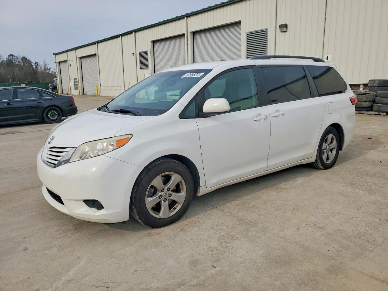 2015 TOYOTA SIENNA