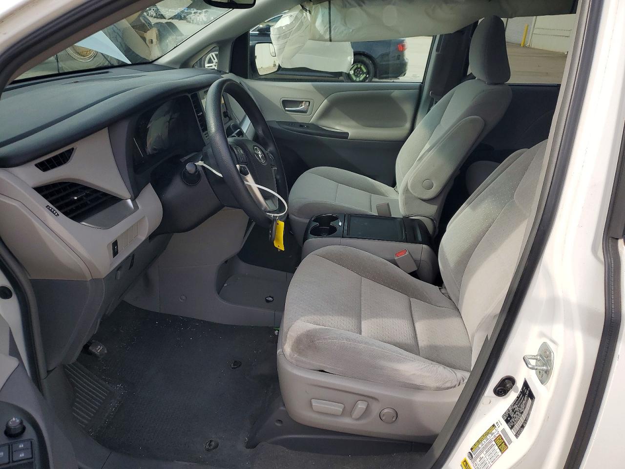 2015 TOYOTA SIENNA LE photo 7
