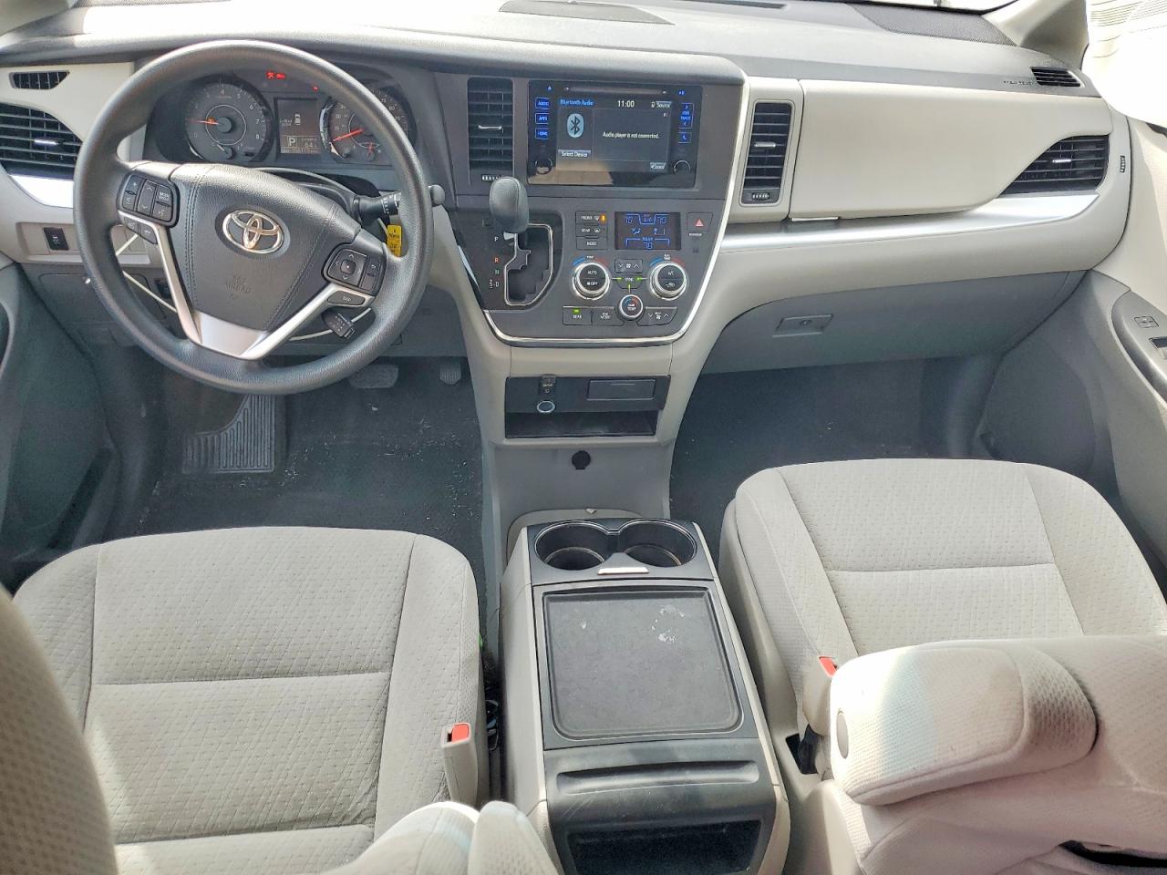 2015 TOYOTA SIENNA LE photo 8
