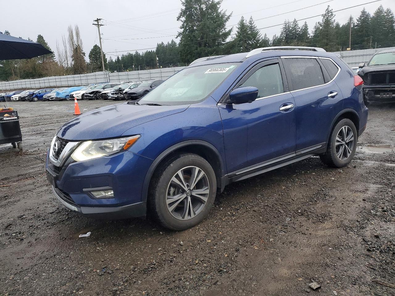 2017 NISSAN ROGUE