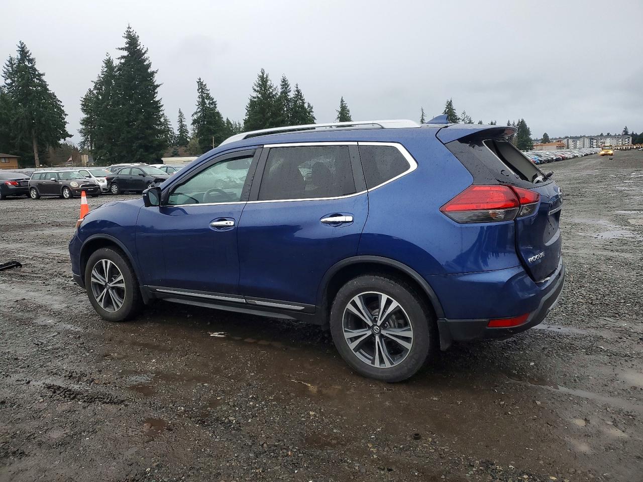 2017 NISSAN ROGUE SV photo 2