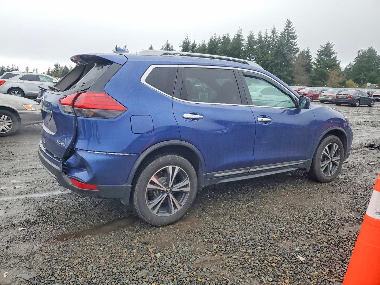 2017 NISSAN ROGUE SV photo 3