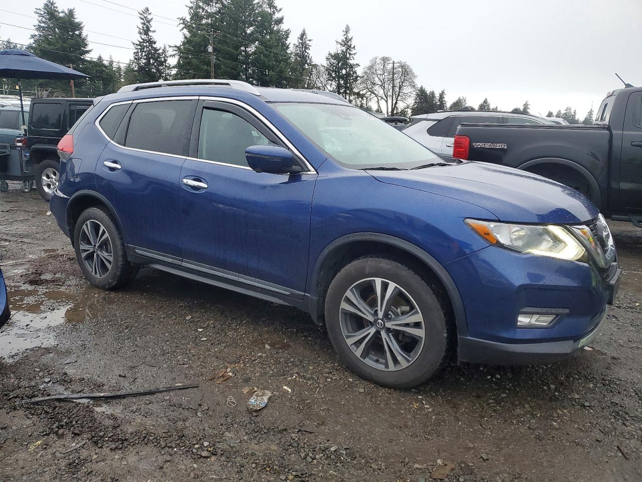 2017 NISSAN ROGUE SV photo 4