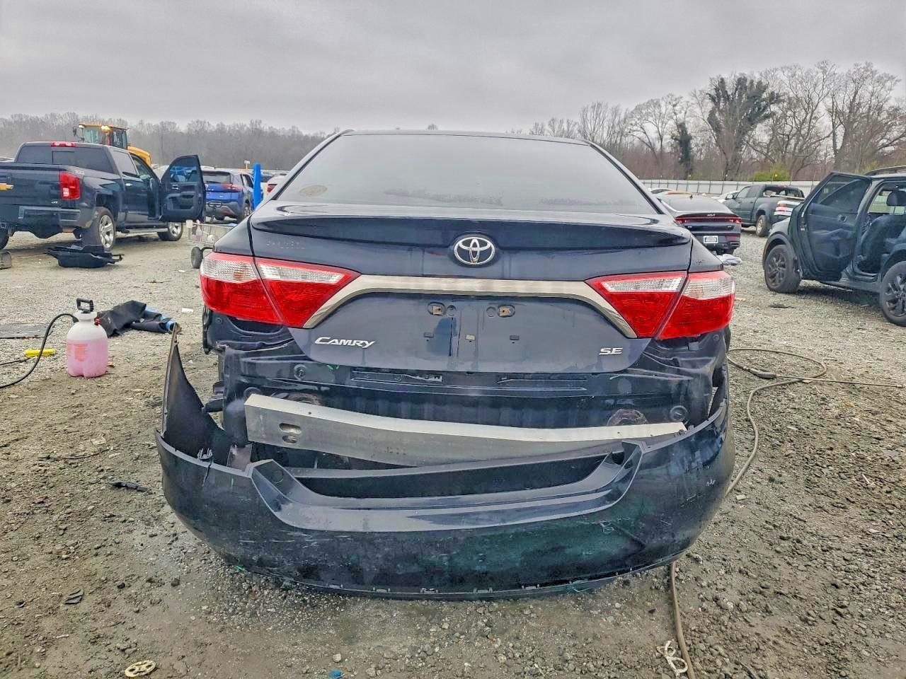 2016 TOYOTA CAMRY LE photo 11