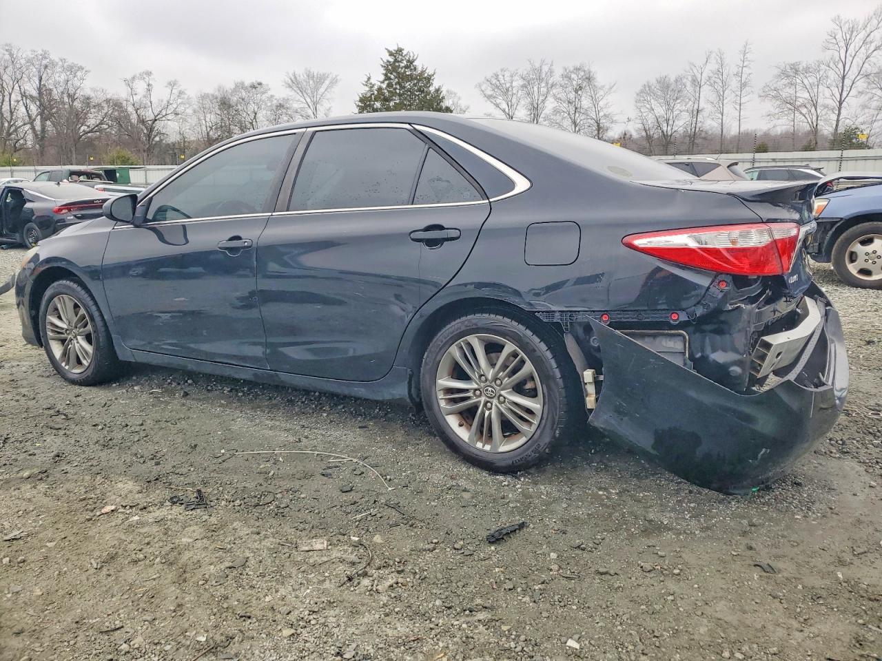 2016 TOYOTA CAMRY LE photo 3