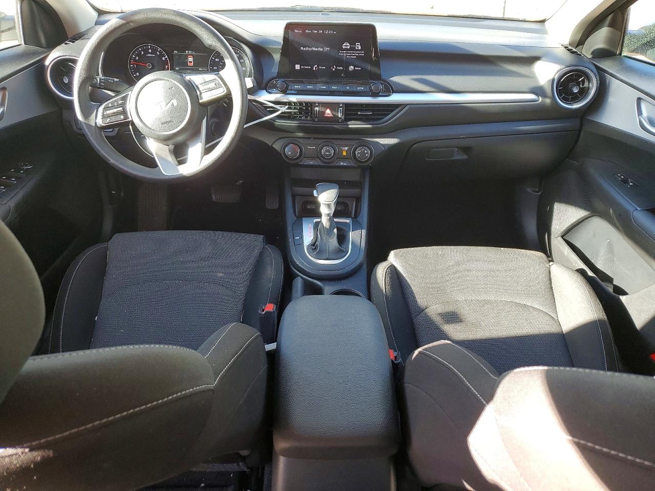 2024 KIA FORTE LX photo 8