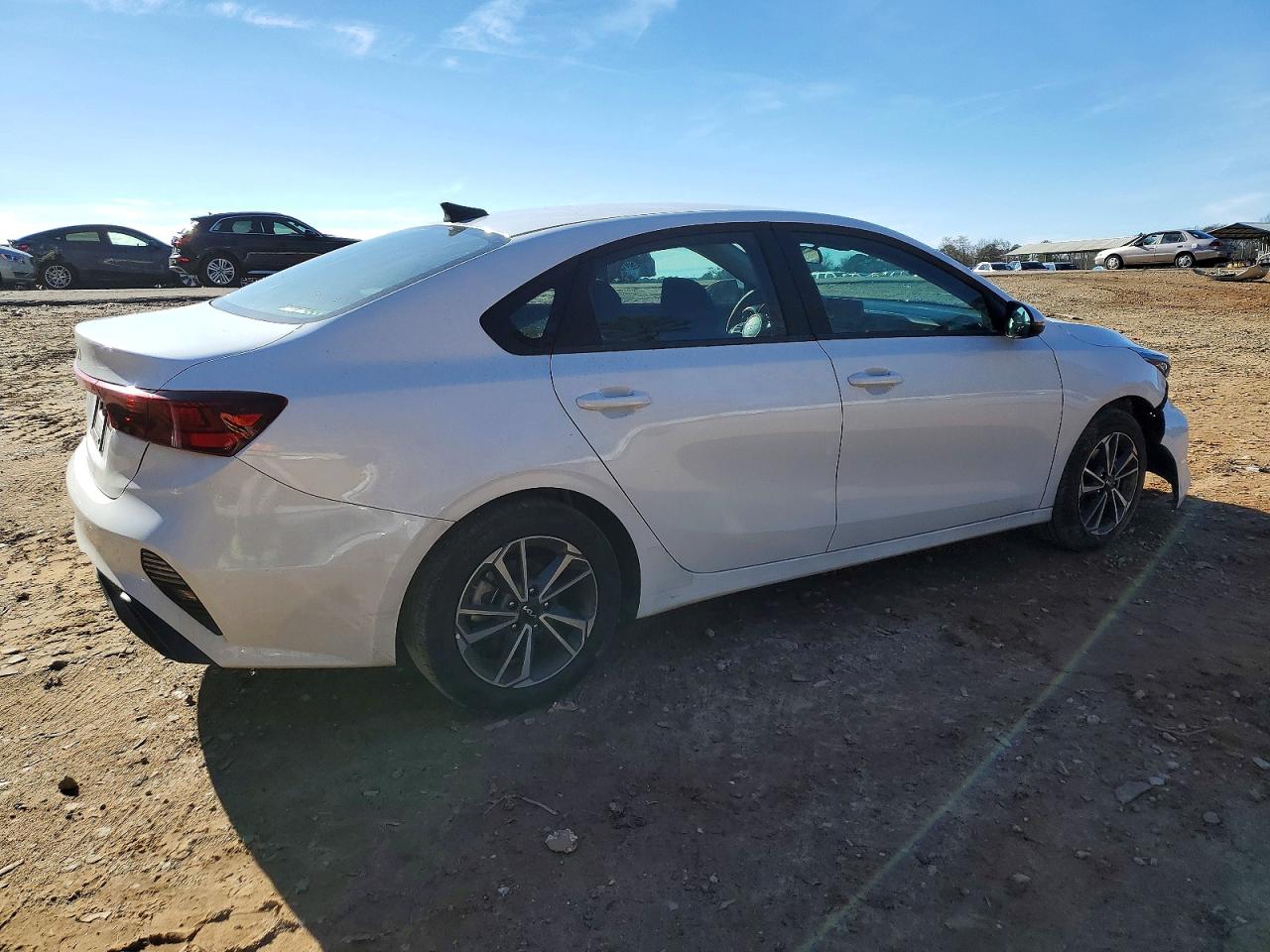2024 KIA FORTE LX photo 3