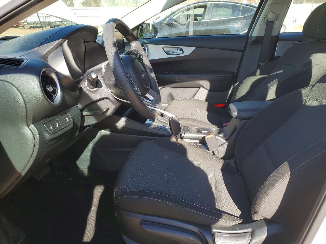 2024 KIA FORTE LX photo 7