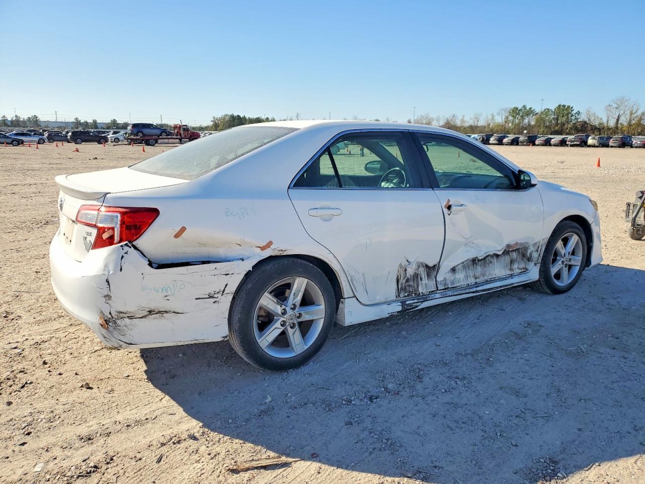 2014 TOYOTA CAMRY L photo 3
