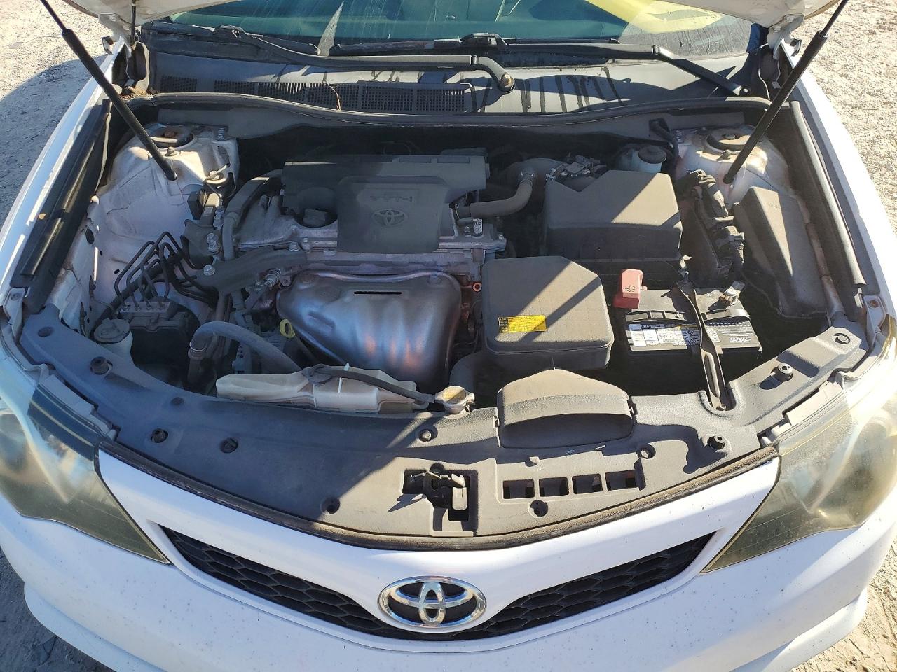 2014 TOYOTA CAMRY L photo 11