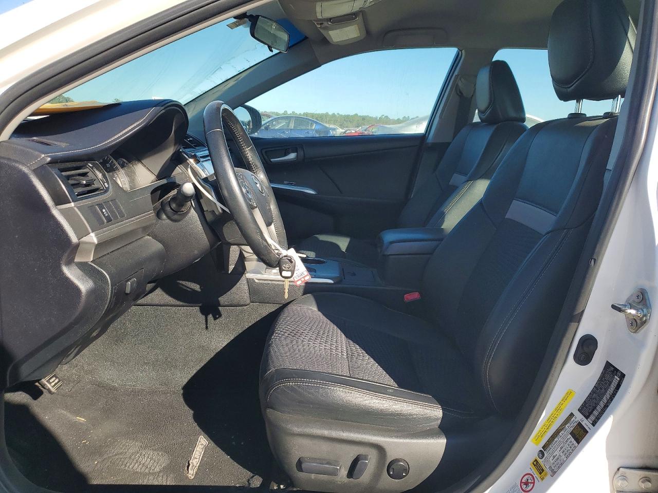 2014 TOYOTA CAMRY L photo 7