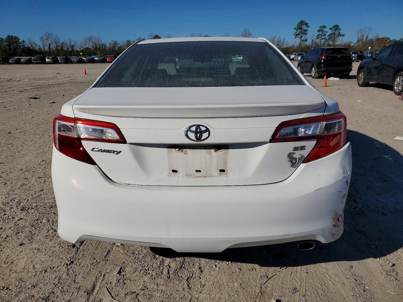 2014 TOYOTA CAMRY L photo 6