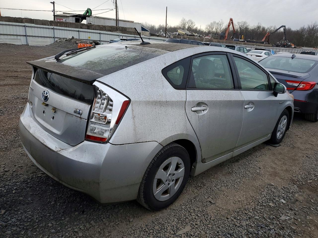2011 TOYOTA PRIUS photo 3