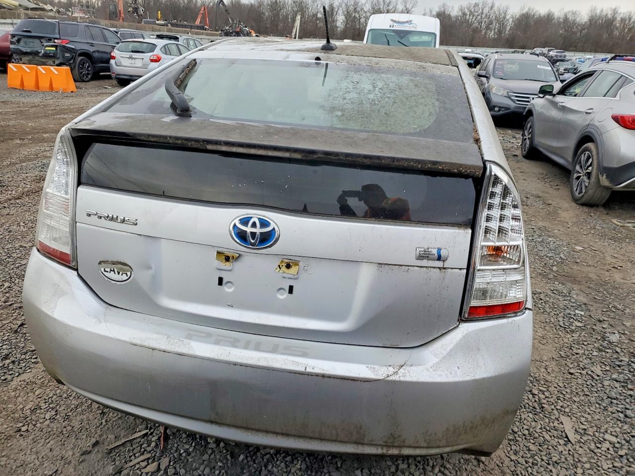 2011 TOYOTA PRIUS photo 6