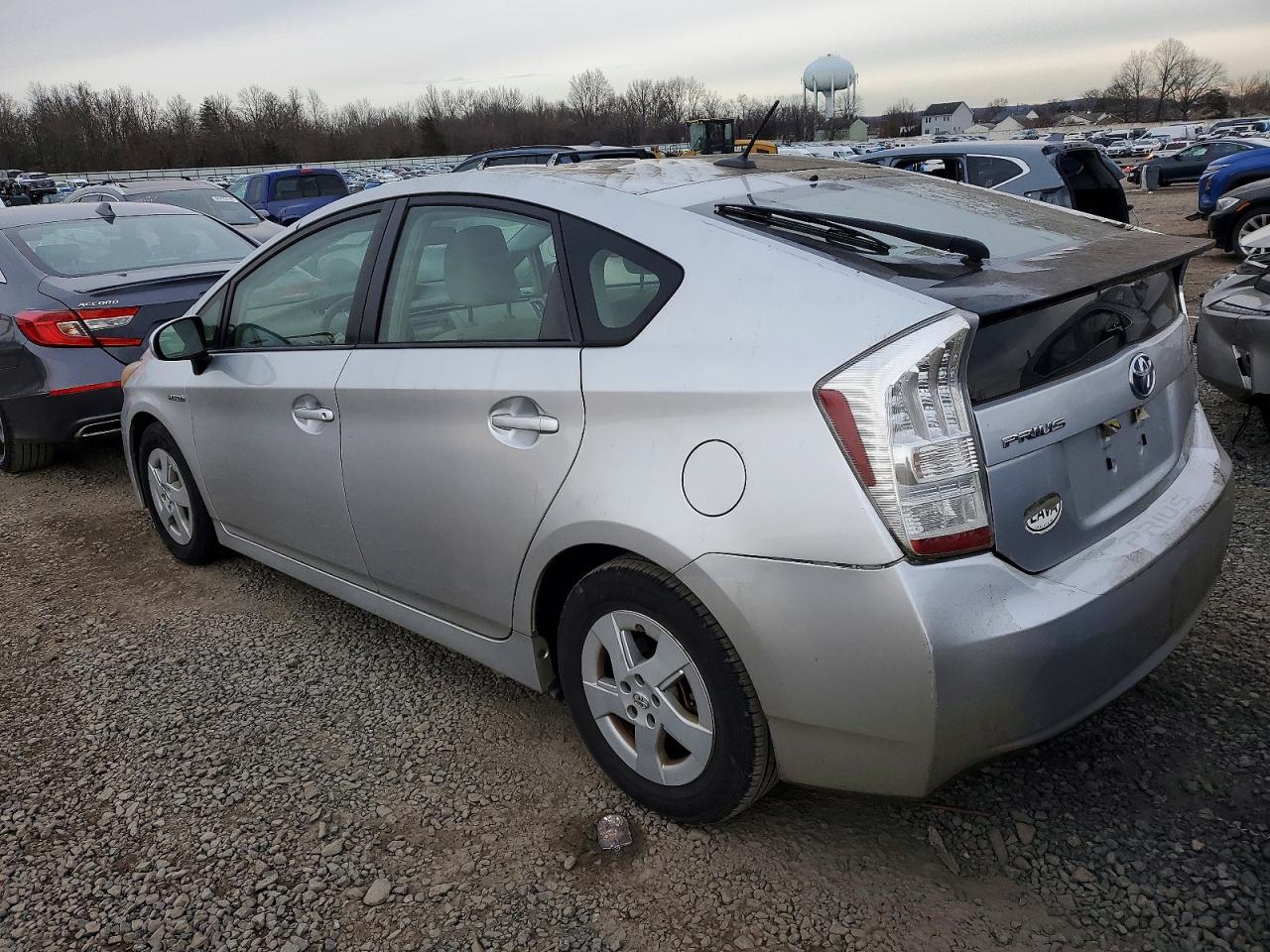 2011 TOYOTA PRIUS photo 2