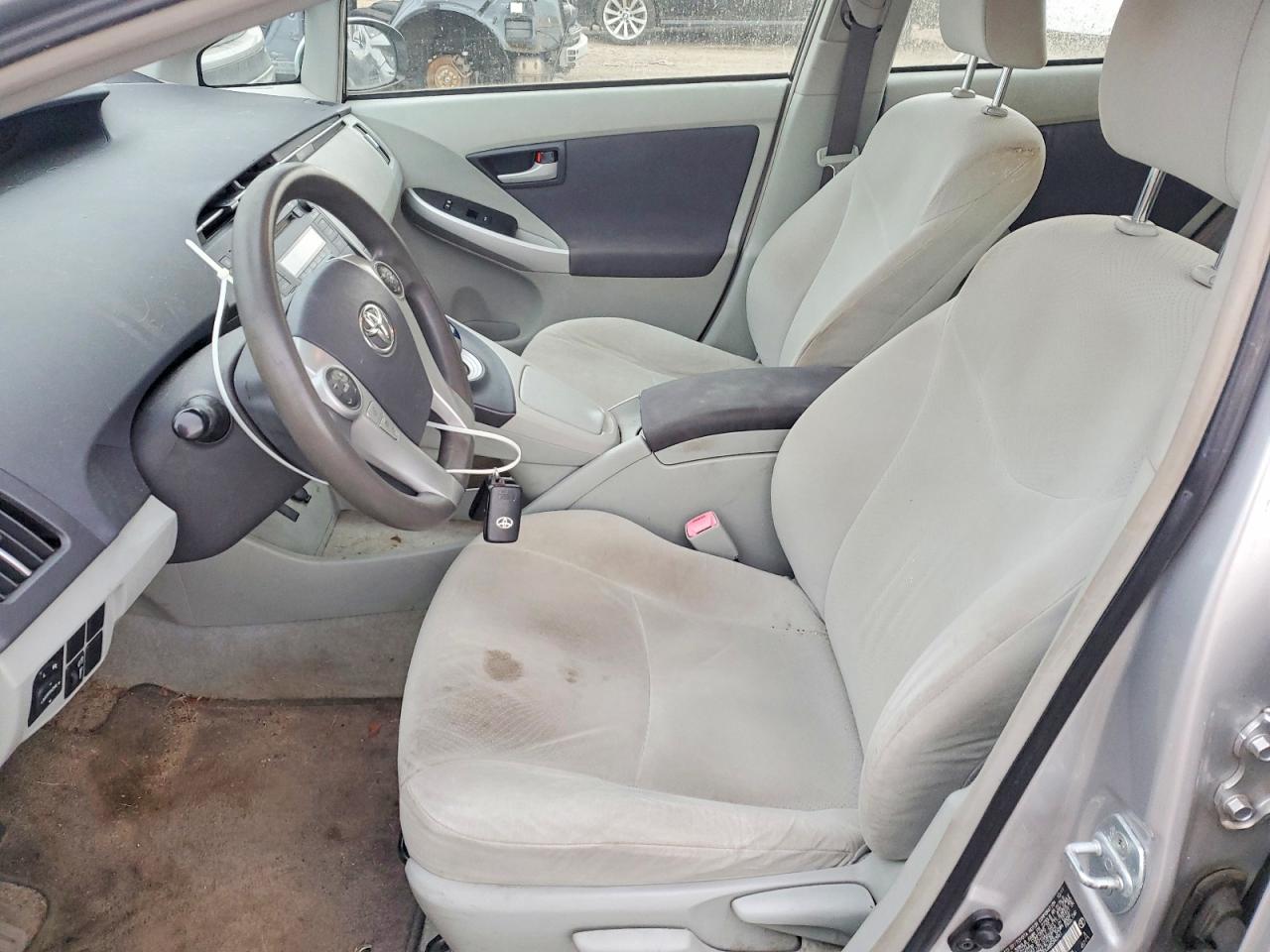 2011 TOYOTA PRIUS photo 7