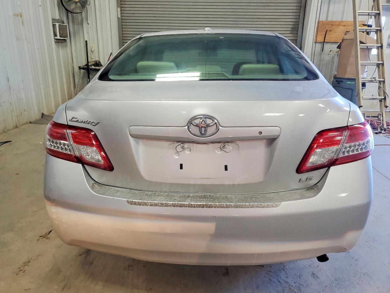 2010 TOYOTA CAMRY BASE photo 11