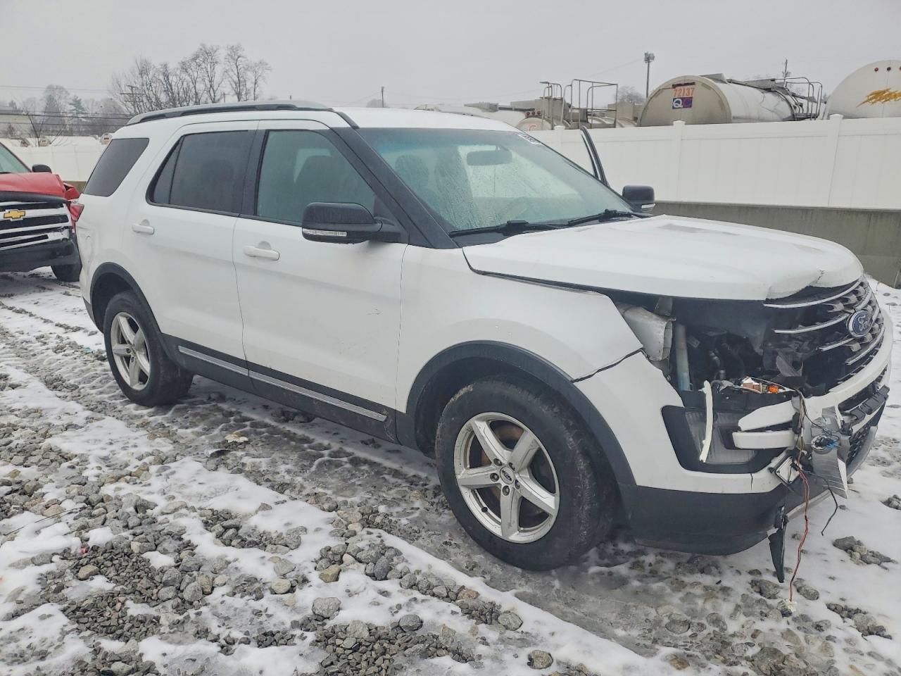 2016 FORD EXPLORER XLT photo 4