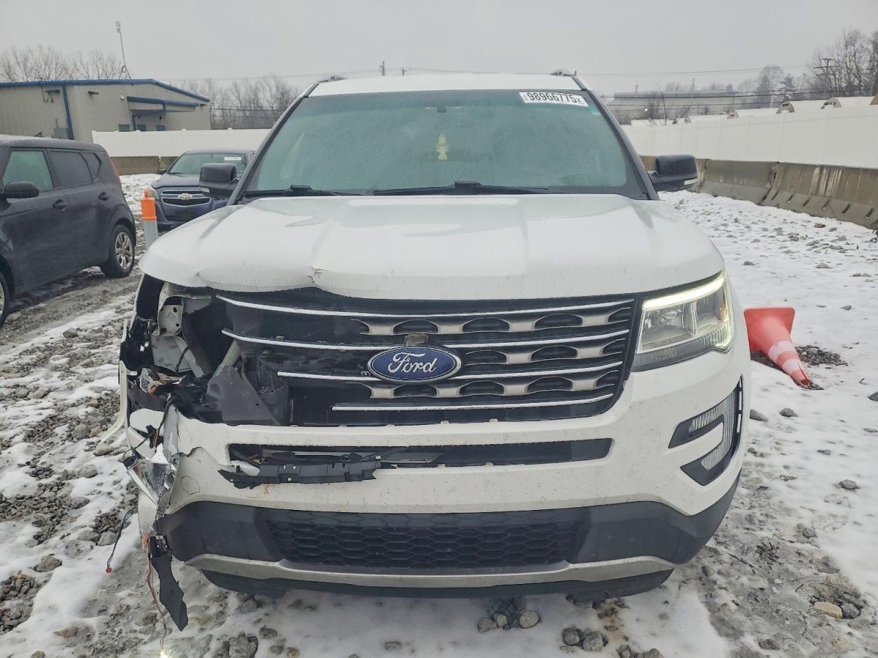 2016 FORD EXPLORER XLT photo 5