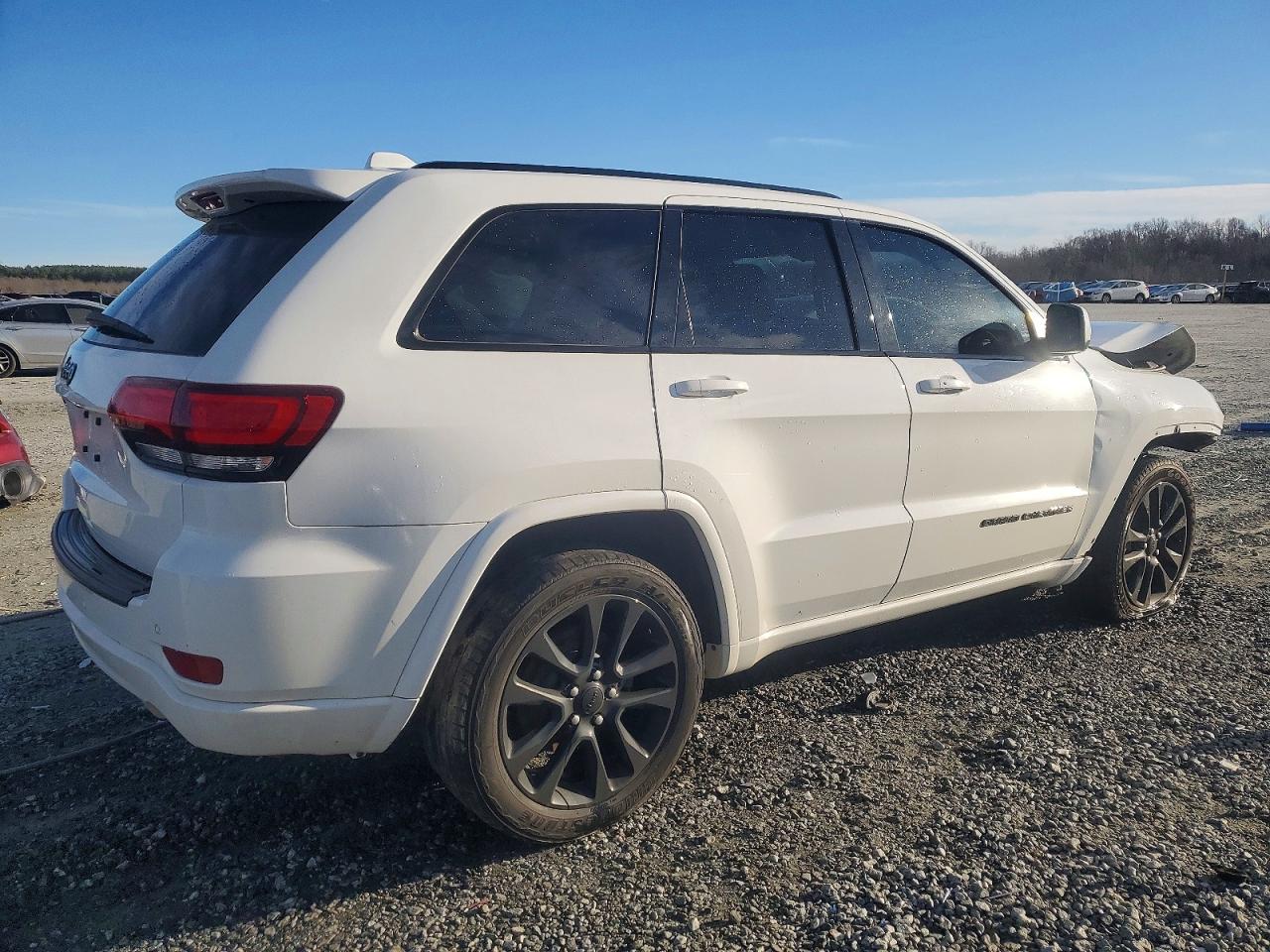 2018 JEEP GRAND CHEROKEE LAREDO photo 3