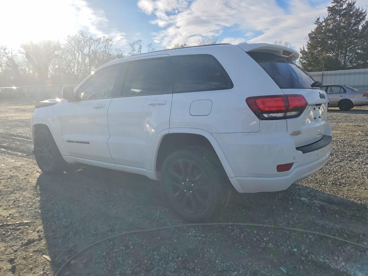 2018 JEEP GRAND CHEROKEE LAREDO photo 2