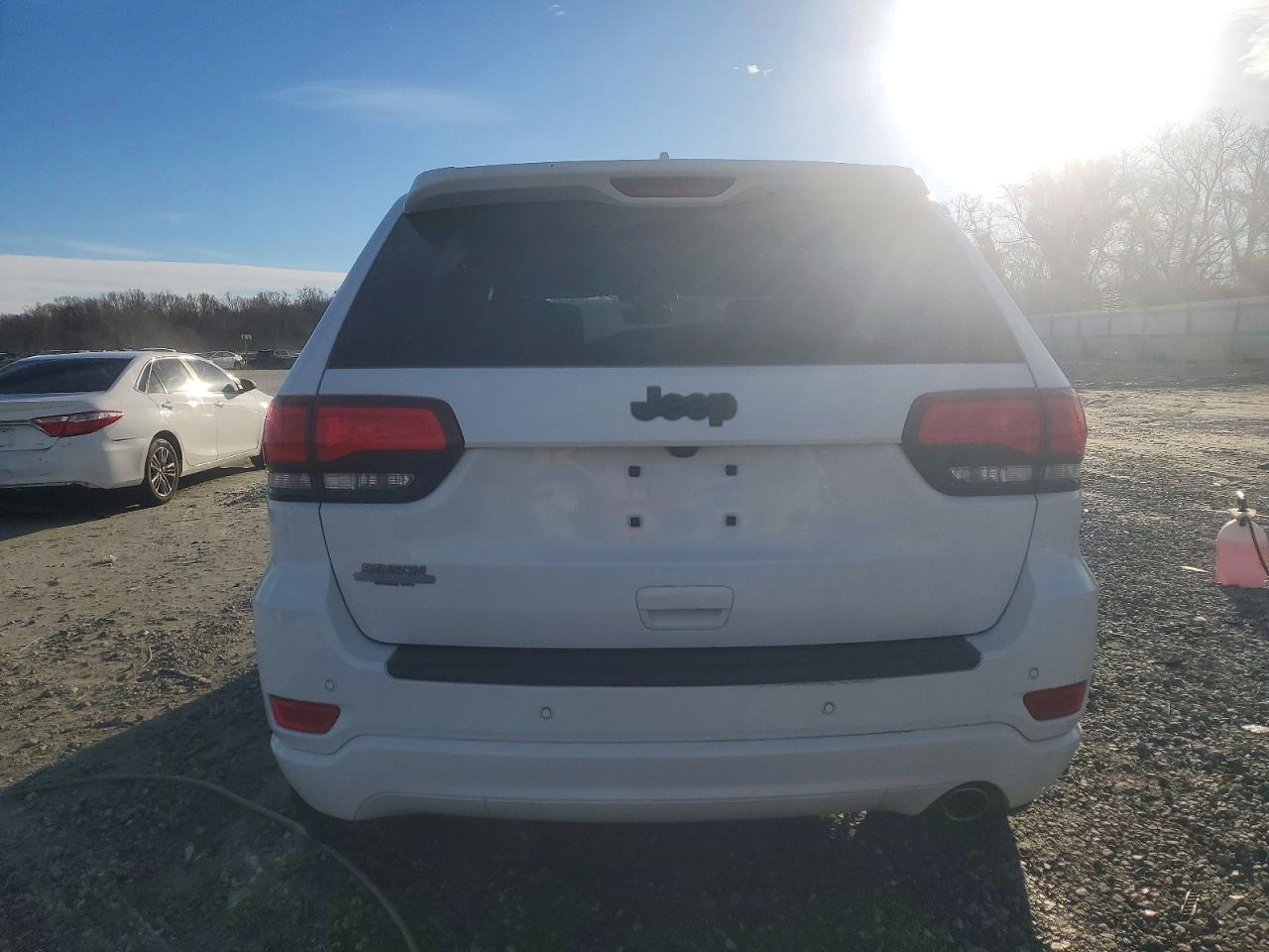 2018 JEEP GRAND CHEROKEE LAREDO photo 6