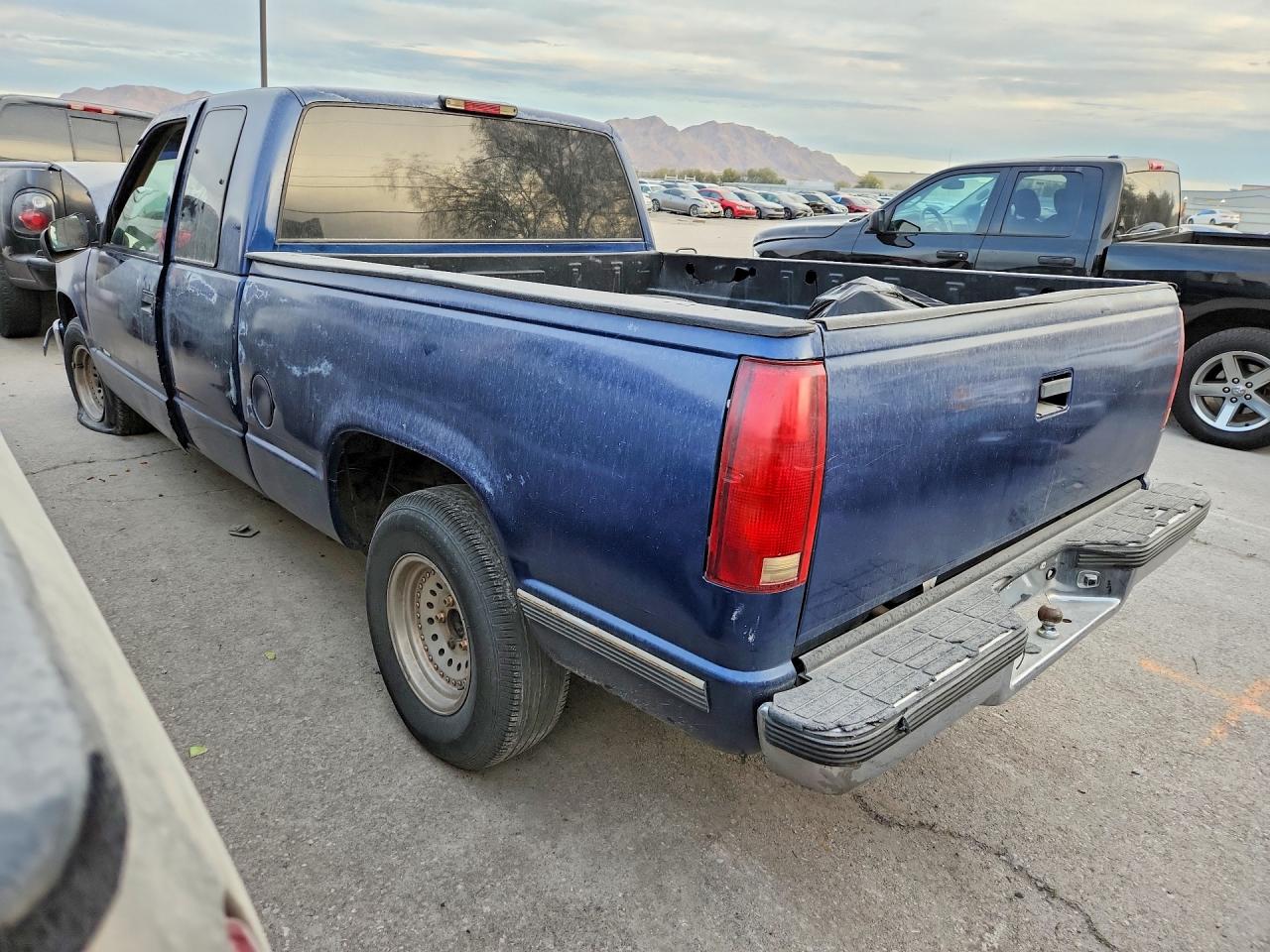 1999 CHEVROLET GMT-400 C1500 photo 2