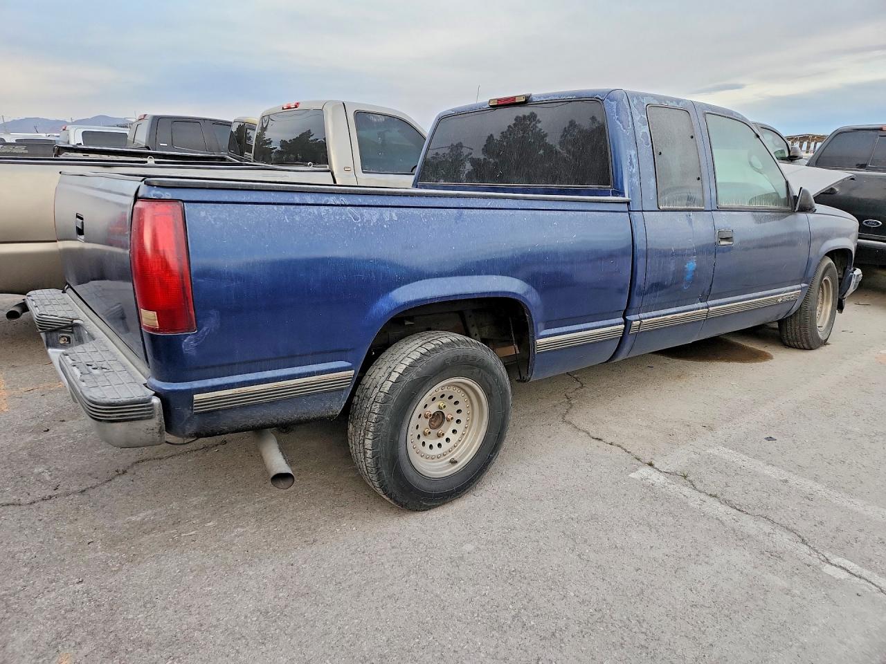 1999 CHEVROLET GMT-400 C1500 photo 3
