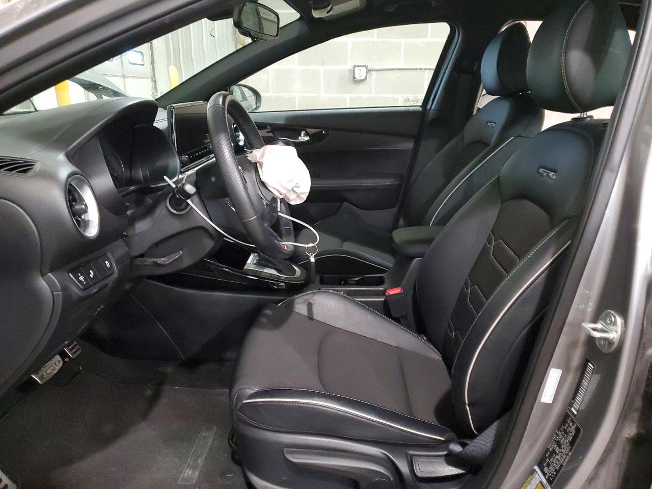 2024 KIA FORTE GT LINE photo 19