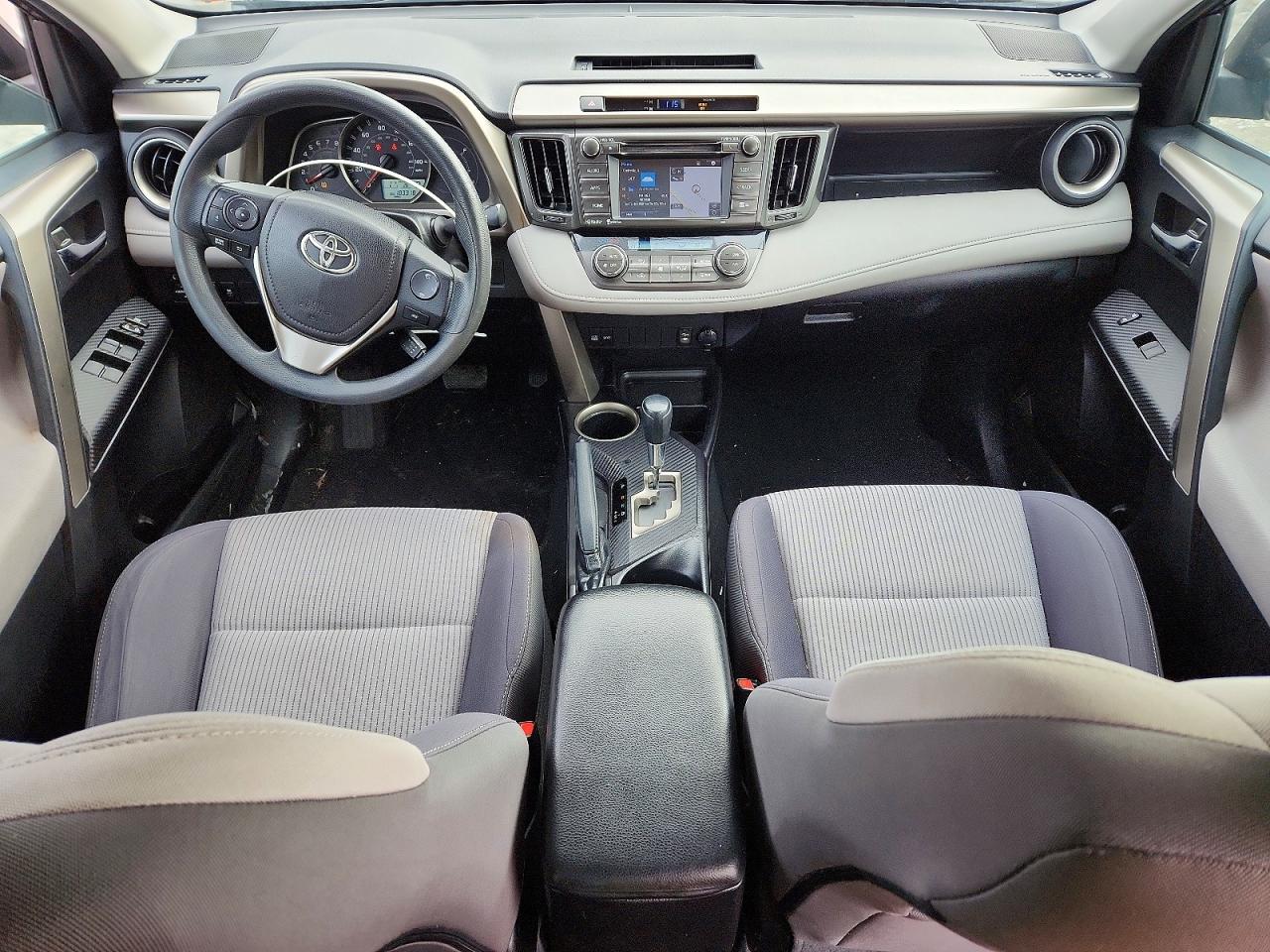 2015 TOYOTA RAV4 XLE photo 8