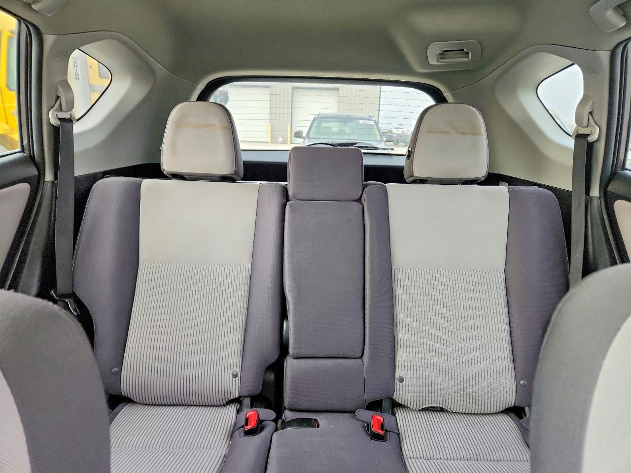 2015 TOYOTA RAV4 XLE photo 10