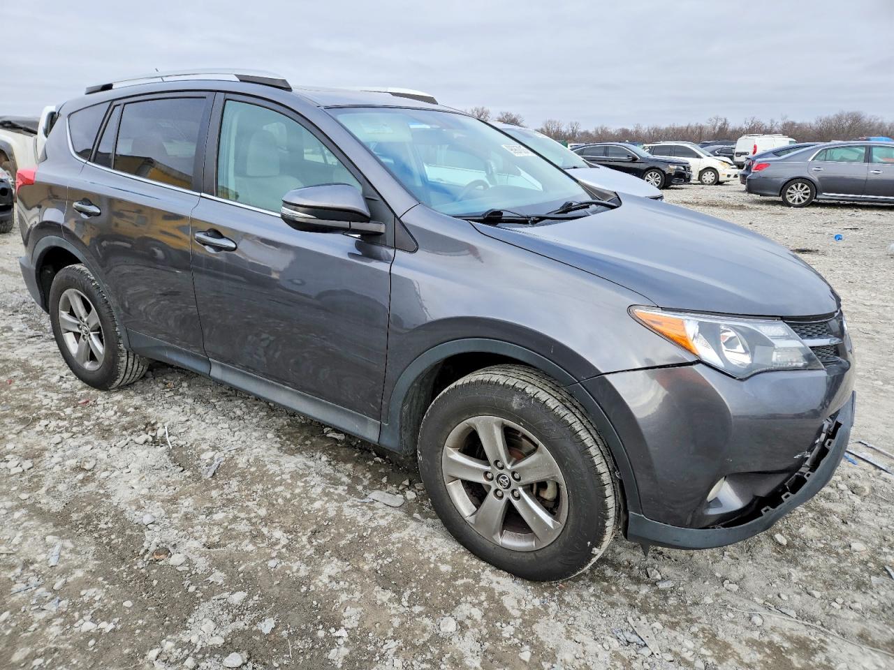 2015 TOYOTA RAV4 XLE photo 4