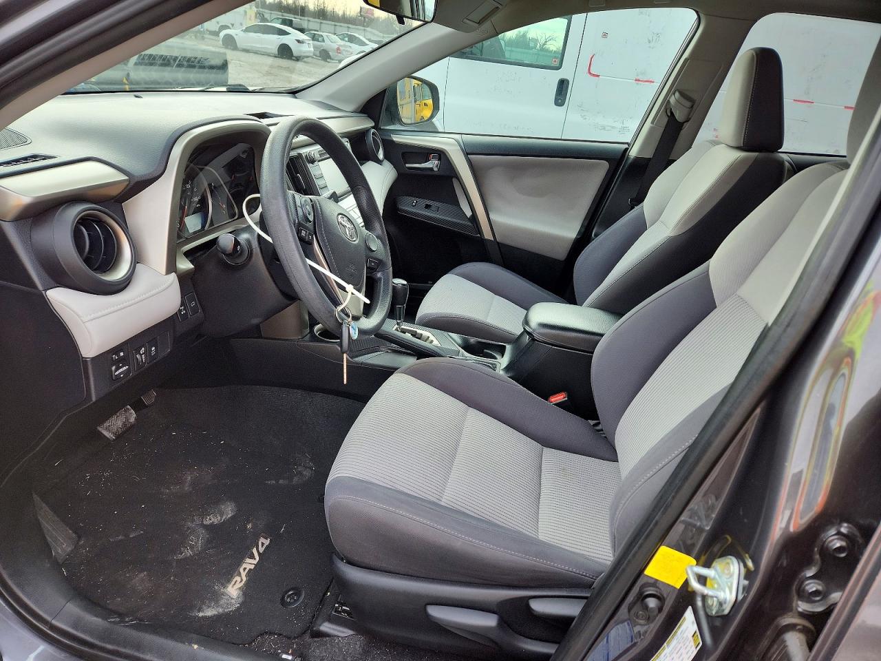 2015 TOYOTA RAV4 XLE photo 7