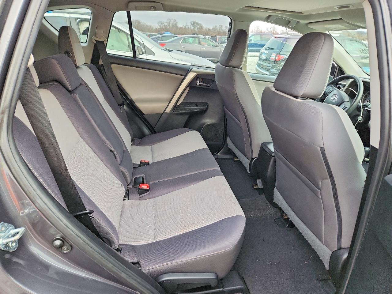 2015 TOYOTA RAV4 XLE photo 11