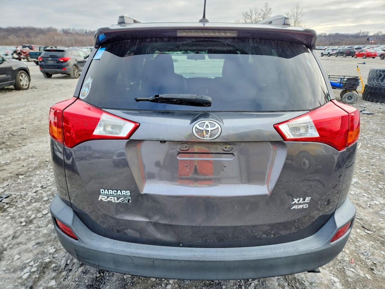 2015 TOYOTA RAV4 XLE photo 6