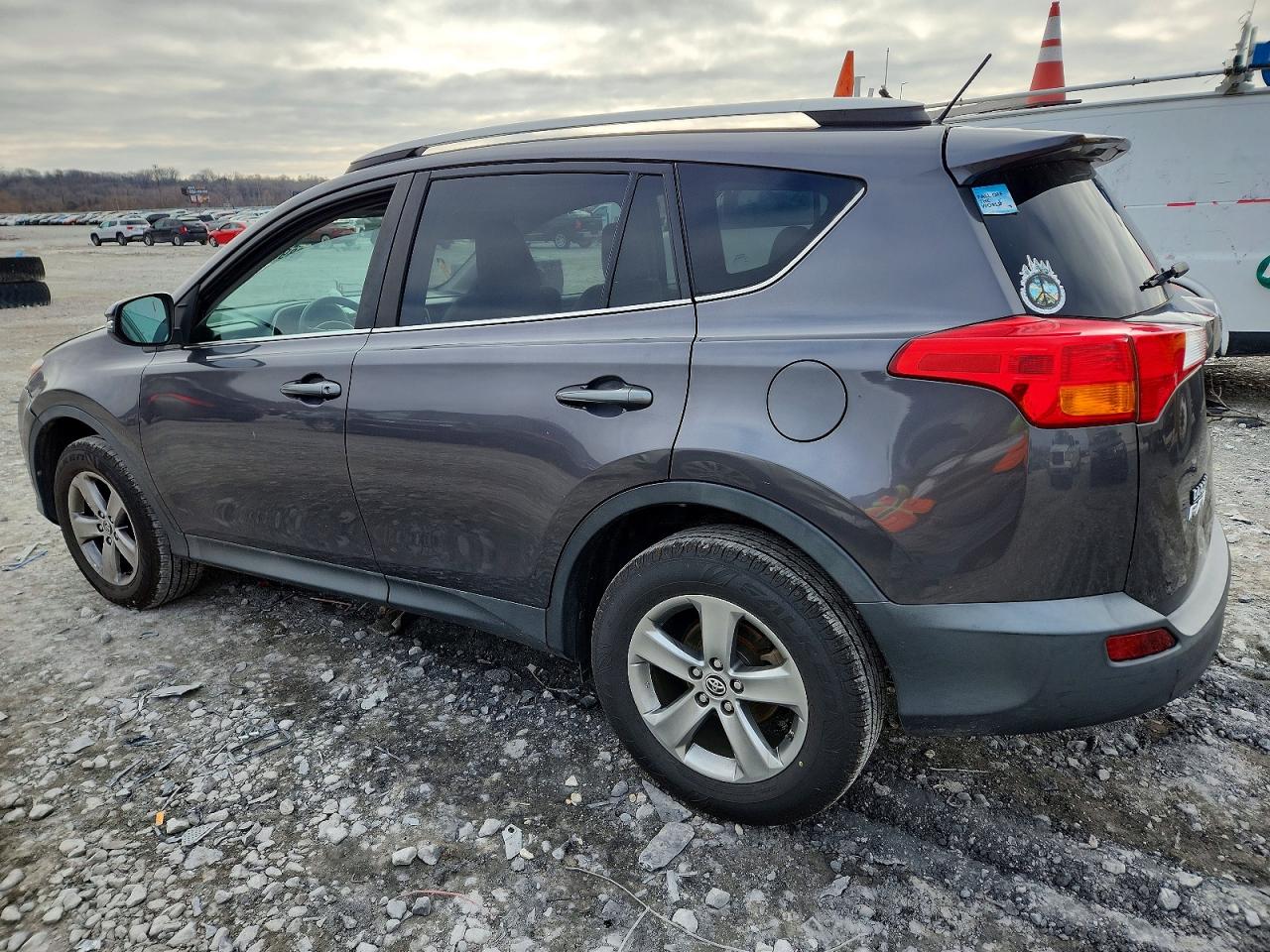 2015 TOYOTA RAV4 XLE photo 2